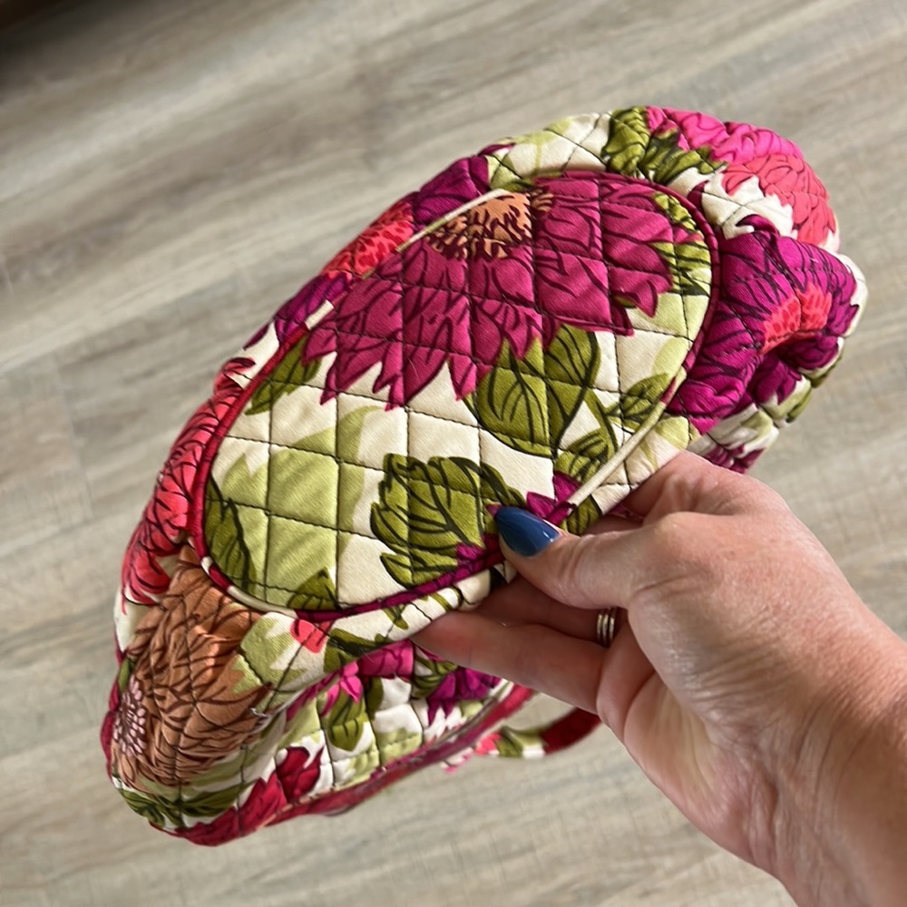 Vera Bradley Bag ~HELLO DAHLIA~ RETIRED PATTERN. - Picture 5 of 11